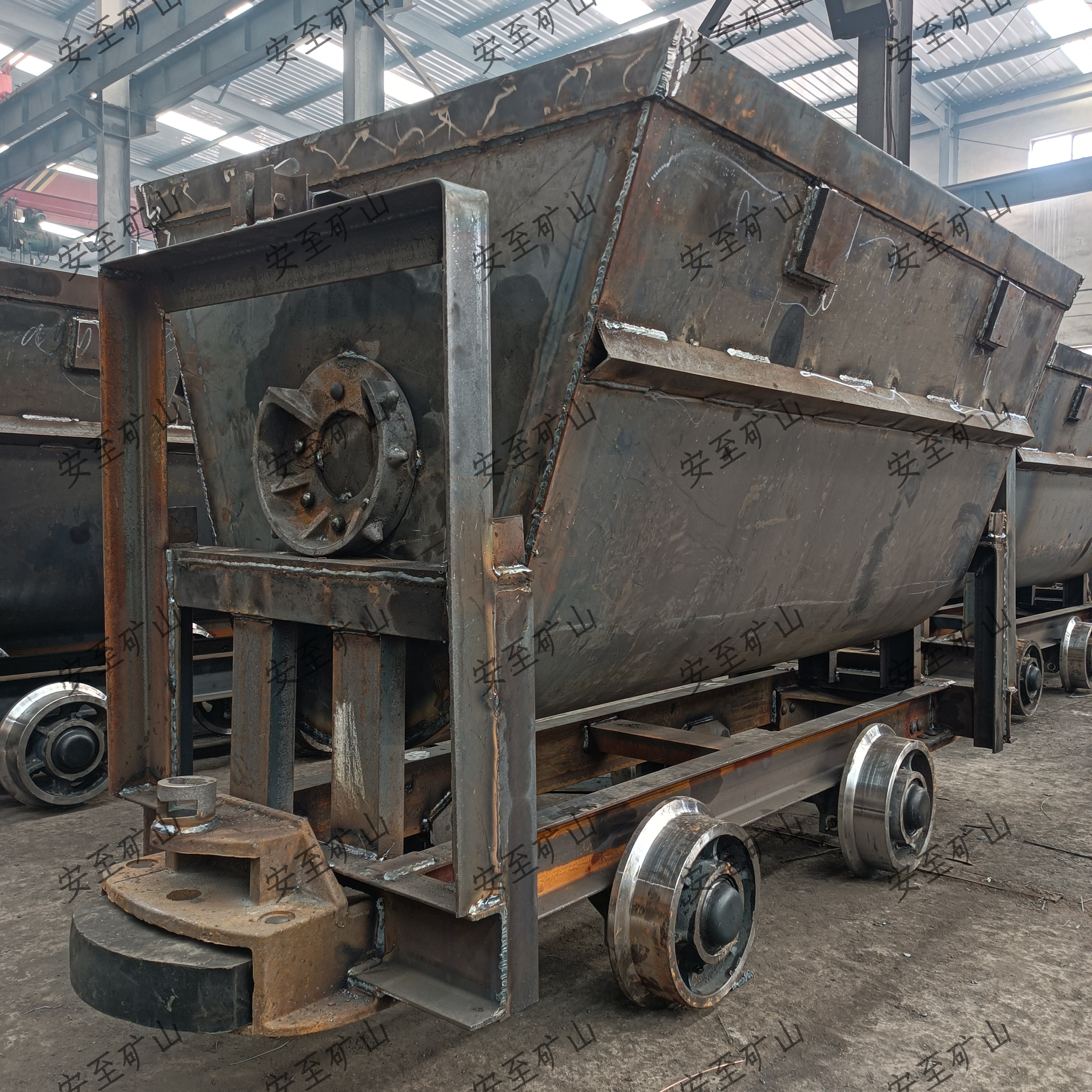 1.1立方侧翻式矿车 铸钢碰头 非煤矿山使用矿车厂家